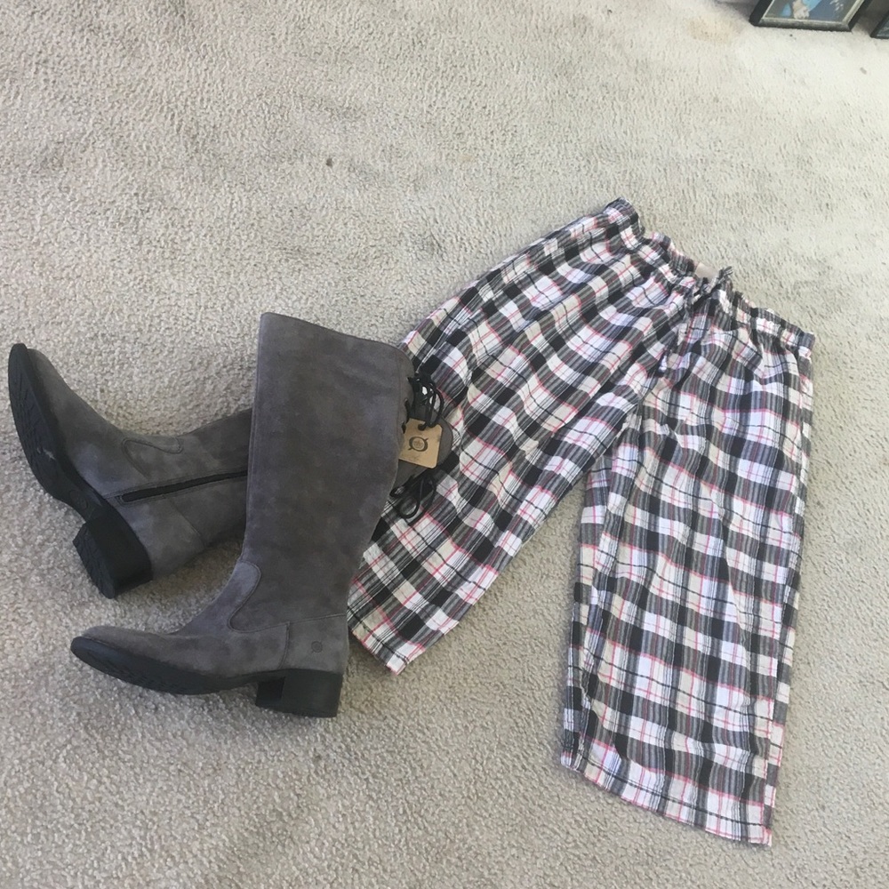 WHITE STAG/BLACK, WHITE & RED PLAID CRINKLE CAPRIS